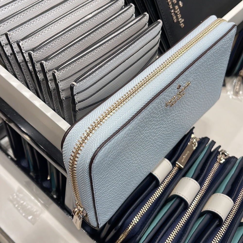 Kate Spade leila large continental wallet
Hazy Morning - Picture 9 of 16